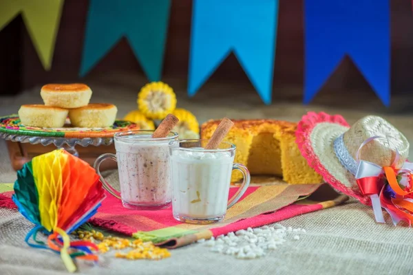 Mesa decorada de São João
