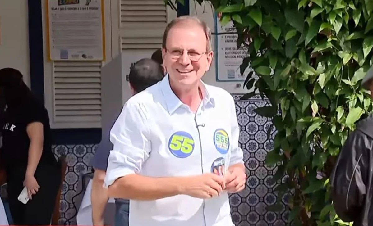 Eduardo Paes acusa Garotinho e Douglas Ruas de "manobra" para impedir segundo turno no RJ Eduardo Paes acusa Garotinho e Douglas Ruas de "manobra" para impedir segundo turno no RJ