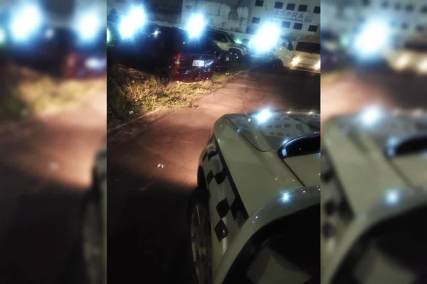Vídeo. PM sobe em garupa de entregador para perseguir ladrão