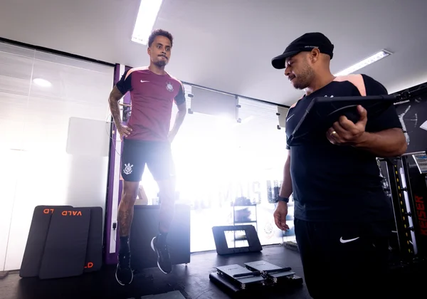Allan passando por exames médicos no CT do Corinthians