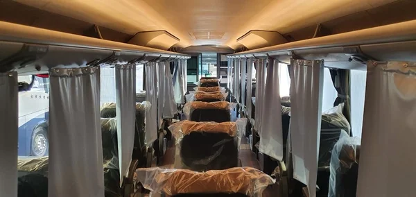 Empresa de ônibus do DF vai indenizar idosa que caiu durante viagem