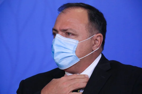 Ministro da saúde Eduardo Pazuello no governo bolsonaro