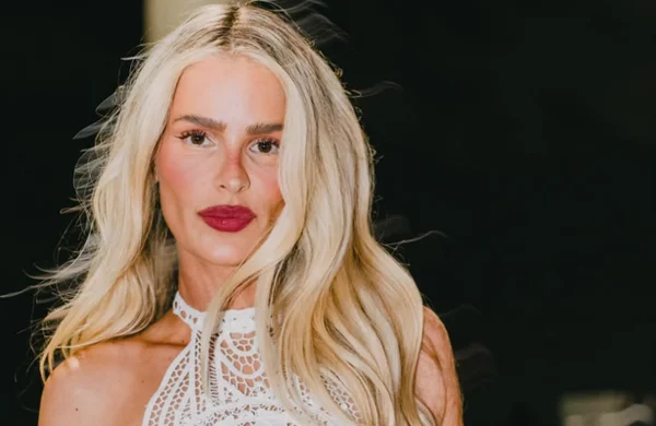 Yasmin Brunet prestes a desfilar no Metrópoles Catwalk - Metrópoles