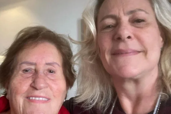 Elizabeth Savala desabafa sobre a morte da mãe: “Sem conseguir falar”