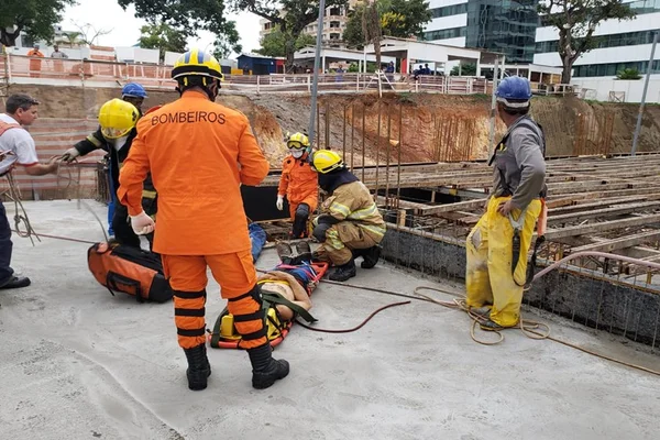 Acidente de trabalho deixa duas pessoas feridas no Noroeste