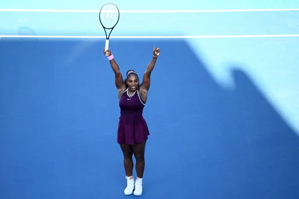 Serena Williams bate compatriota e leva 1º título após 3 anos