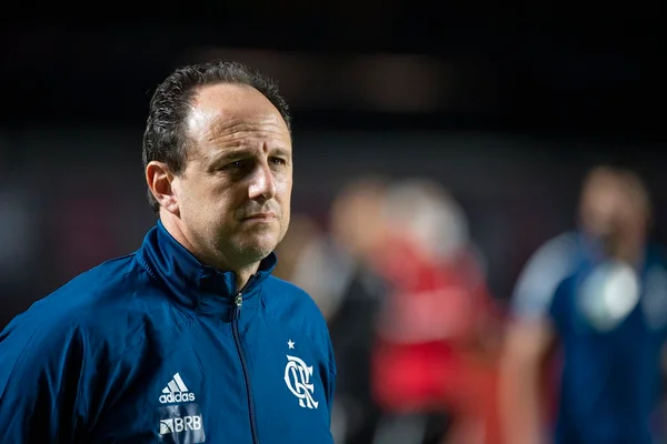 Rogério Ceni com casaco do Flamengo
