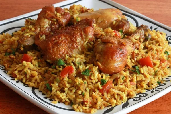 Mulher mata o namorado, cozinha e serve com arroz a várias pessoas
