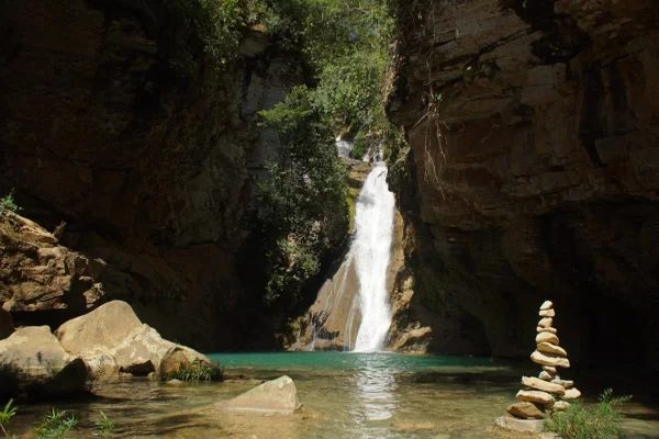 Menino de 7 anos morre afogado em cachoeira no Entorno do DF