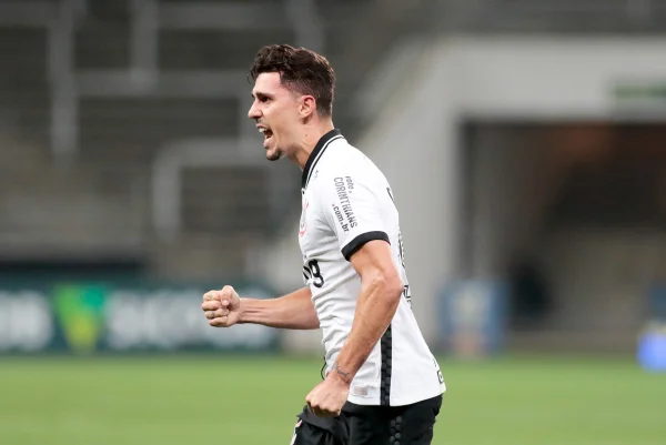 Danilo Avelar comemora gol no Corinthians