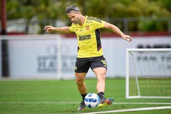 Diego Ribas durante treino