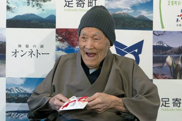 Homem mais velho do mundo morre aos 113 anos no Japão