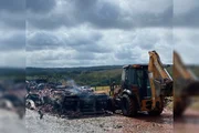 Carreta pega fogo e espalha leite condensado em rodovia de Caldas Novas - imagem 2