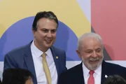 O ex-ministro da Educação Camilo Santana e o Presidente Lula O ex-ministro da Educação Camilo Santana e o Presidente Lula
