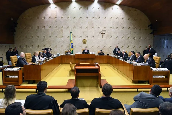 Fachin dá primeiro voto favorável a manter inquérito das fake news