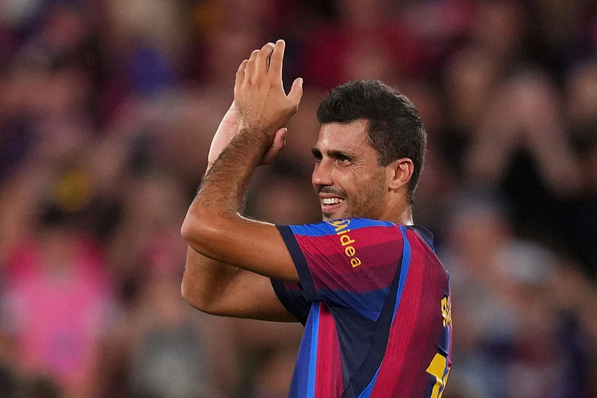 Imprensa espanhola rasga elogios a Rodri em estreia pelo Barcelona - imagem 2 Imprensa espanhola rasga elogios a Rodri em estreia pelo Barcelona - imagem 2