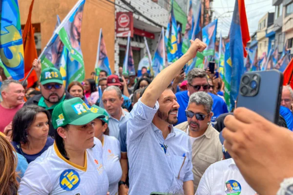 O prefeito Ricardo Nunes participa de ato em Heliópolis no último dia de campanha em SP - Metrópoles