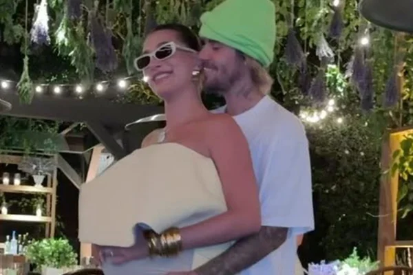 Web reage após Justin Bieber parar de seguir a esposa, Hailey - Metrópoles