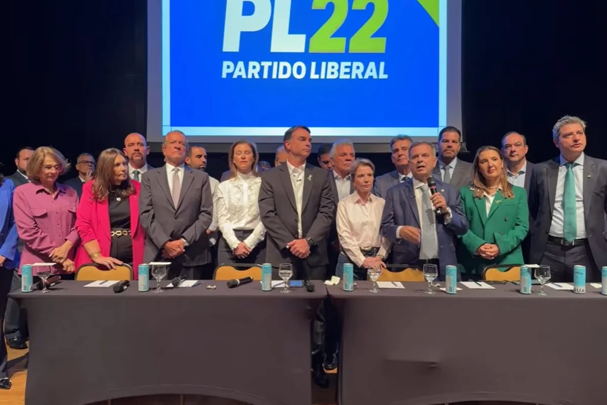 Flávio Bolsonaro define nome para vice em chapa à Presidência Flávio Bolsonaro define nome para vice em chapa à Presidência