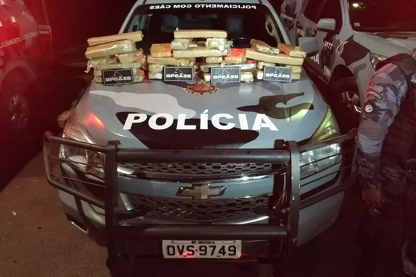 PM prende mulher na rodoviária com 40kg de maconha em mala