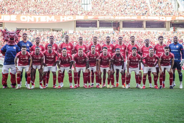 Jogadores do América de Natal perfilados em jogo contra o Imperatriz pelas oitavas da Série D