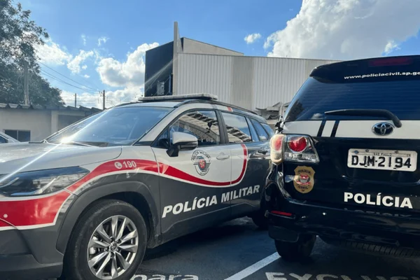 Imagem colorida de viaturas da Polícia Militar e da Polícia Civil da Secretaria da Segurança Pública de SP - Metrópoles