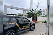 Equipes em ação no Recreio dos Bandeirantes, bairro da zona sudoeste do Rio de Janeiro
