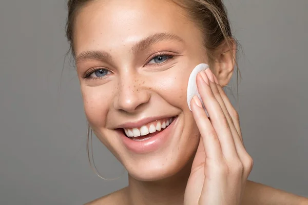 Skip-care: porque ficar de cara limpa é a nova trendy da beleza
