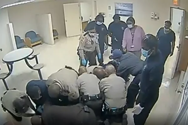 Policiais e funcionários asfixiam jovem negro até a morte nos EUA - Metrópoles