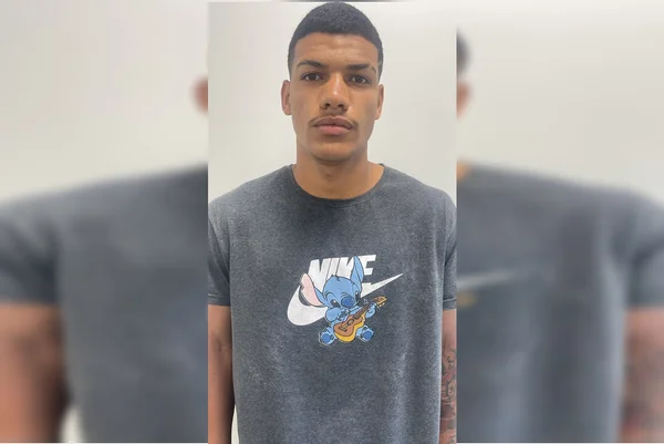 Homem com mais de 20 passagens é preso após roubar carro de PMs