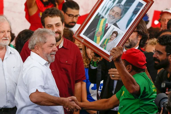 PT deve lançar Lula como candidato à Presidência