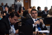 Os senadores Flavio Bolsonaro e Magno Malta 