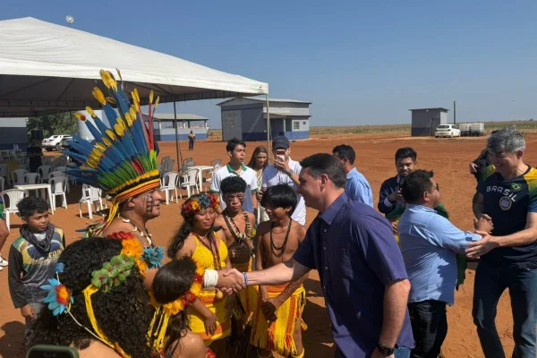 Flávio Bolsonaro em visita a Campo Novo do Parecis, no Mato Grosso