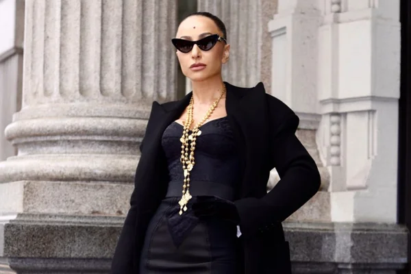 Sabrina Sato assiste desfile da Dolce & Gabbana em Milão