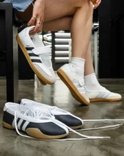 Diferentes modelos de sapatilhas da Adidas
