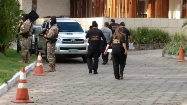 Vídeo: PF desarticula grupo especializado em contrabando de cigarros