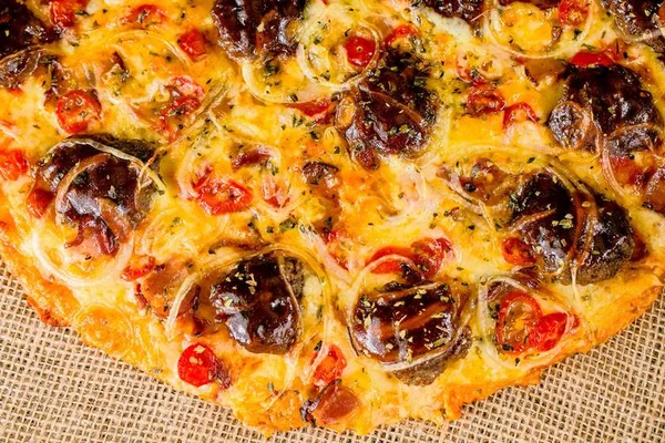 Pizza e hambúrguer: pizzaria do Guará une as duas delícias em um só