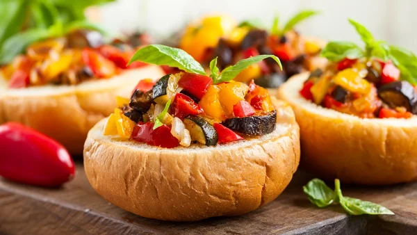 Caponata de abobrinha é antepasto perfeito para a ceia de Natal