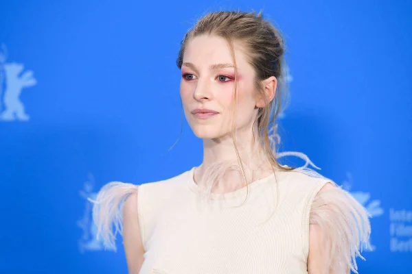 Foto colorida de Hunter Schafer - Metrópoles