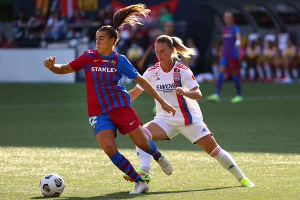 Barcelona e Lyon se enfrentado durante a Copa dos Campeões Internacionais em 2021 - Metrópoles