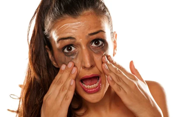 Tchau, make! Profissional ensina como tirar a maquiagem de Halloween