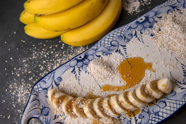 Imagem colorida de banana cortada