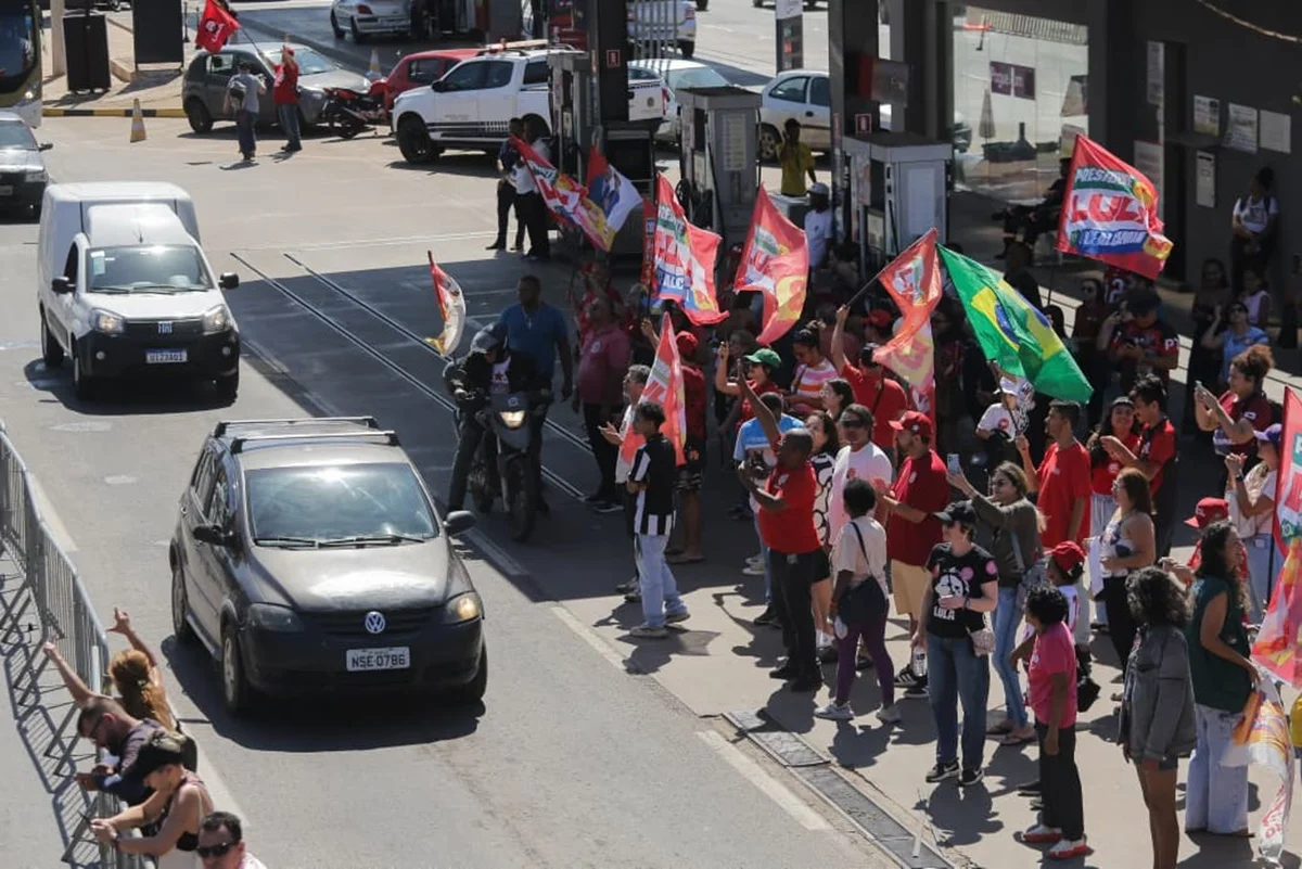 A concentração teve início por volta das 8h na frente da Feira de Ceilândia A concentração teve início por volta das 8h na frente da Feira de Ceilândia