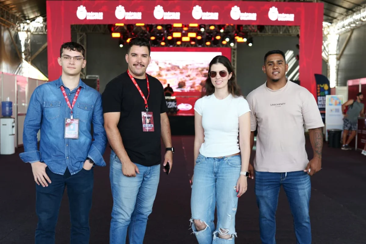 João Gabriel Medeiros, Felipe Fernandes, Nicole Meyer e Weliton Calixto João Gabriel Medeiros, Felipe Fernandes, Nicole Meyer e Weliton Calixto