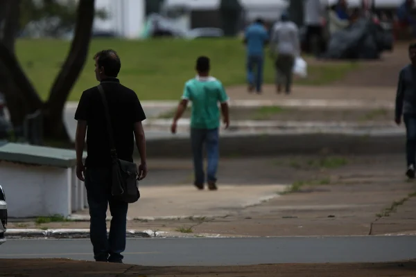Coronavírus avança entre servidores públicos federais. Doentes já são 1.218