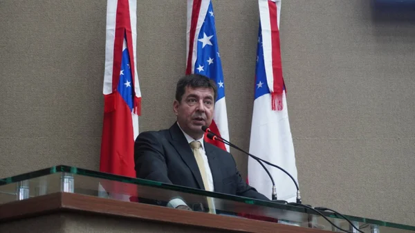 imagem colorida delegada leandro almada da costa