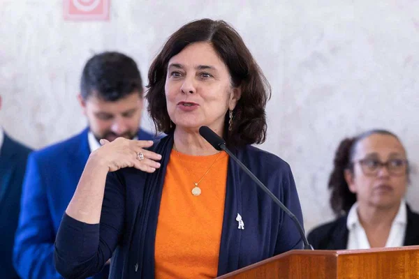 Ministra da Saúde, Nísia Trindade, durante discurso - Metrópoles