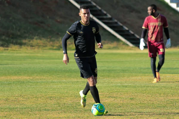 Com goleada, Brasiliense vence jogo-treino contra o Estrela Vermelha