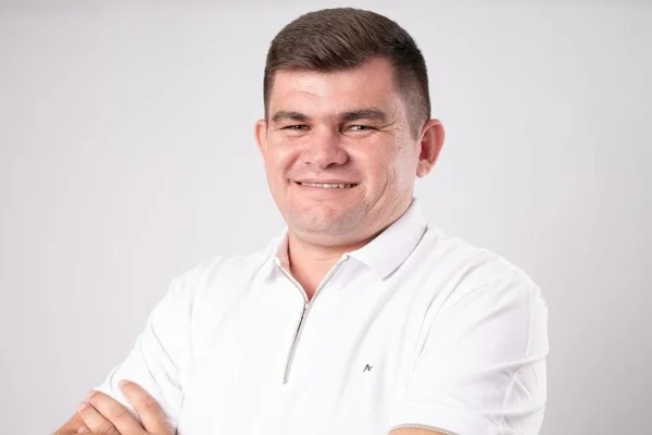 Imagem colorida mostra prefeito de joão dias - Metrópoles