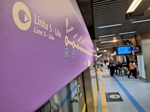 Imagem mostra estação na Linha 5-Lilás da Viamobilidade - Metrópoles